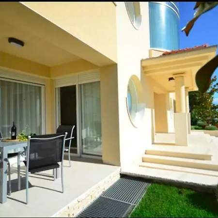 Lagoon Apartment Nin