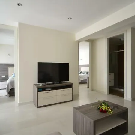 Lagoon Apartment *