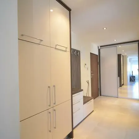 Lagoon Apartment *