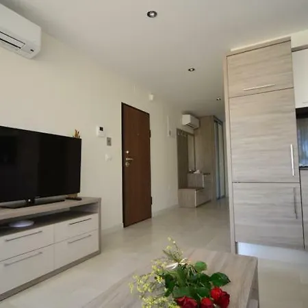Lagoon Apartment