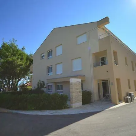 Lagoon Apartment *
