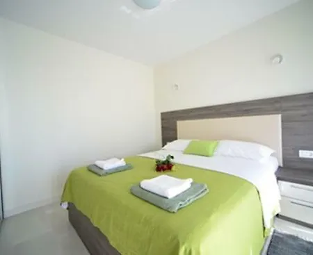 Lagoon Apartament *